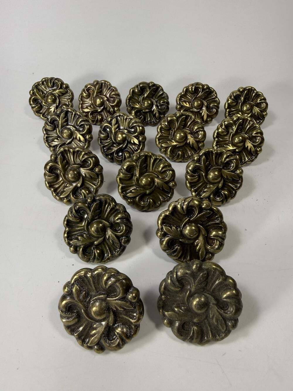 8 Pc Lot Vtg Amerock 1960 Antique Brass Knobs Pulls French Provincial Flower G1